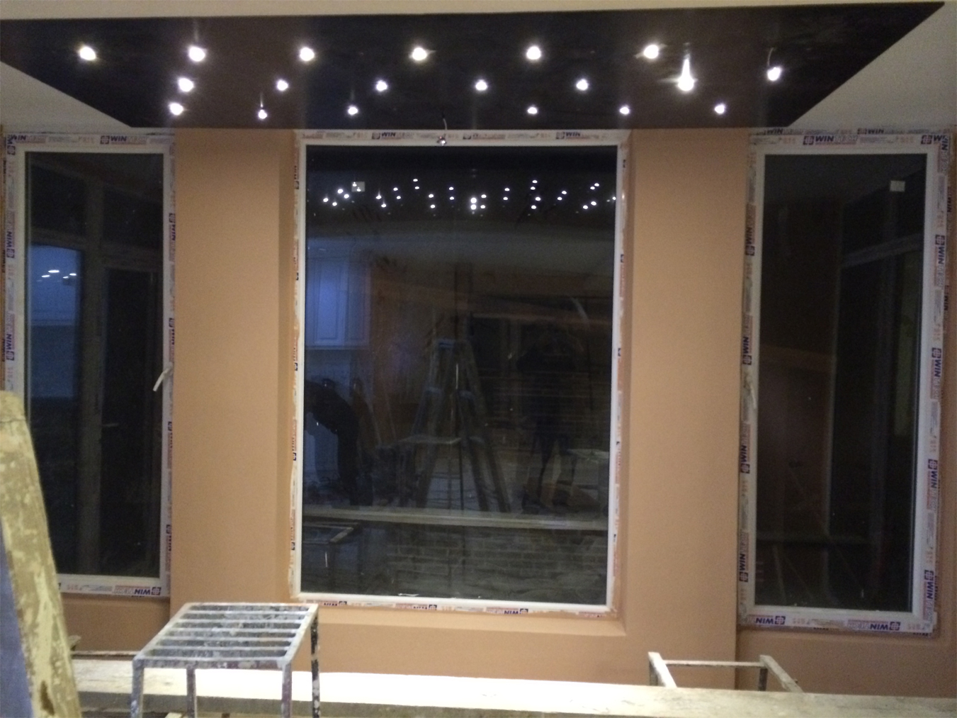 طراحی و نسب ال - ای - دی در سقف ناهار خوری LED